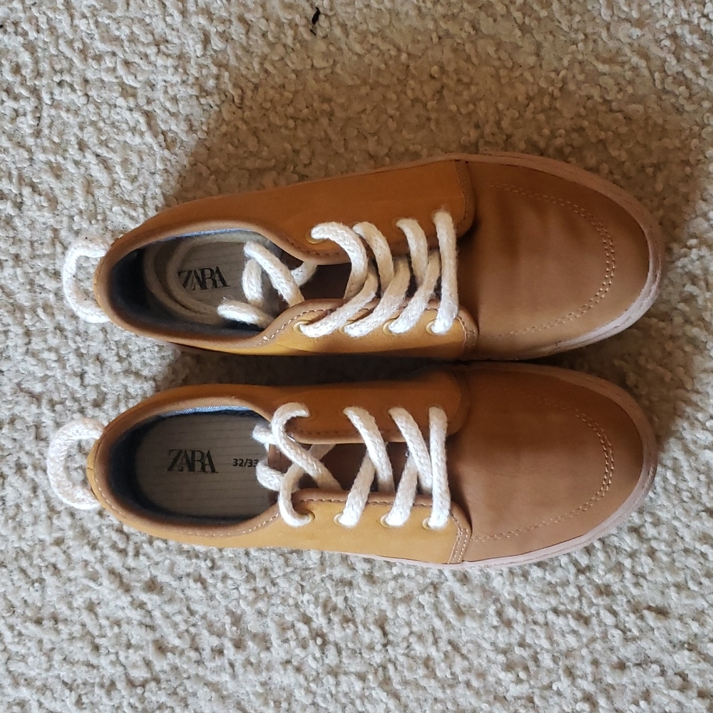 Zara kids laced shoes size 32/33